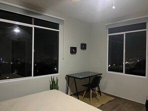 3 chambres, coffres-forts dans les chambres, bureau, Wi-Fi gratuit