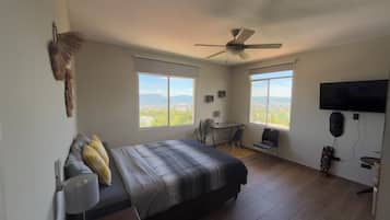 3 chambres, coffres-forts dans les chambres, bureau