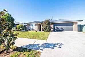 Exterior - Magnolia Entertainer - Firepit, Pets Welcome (Dubbo)