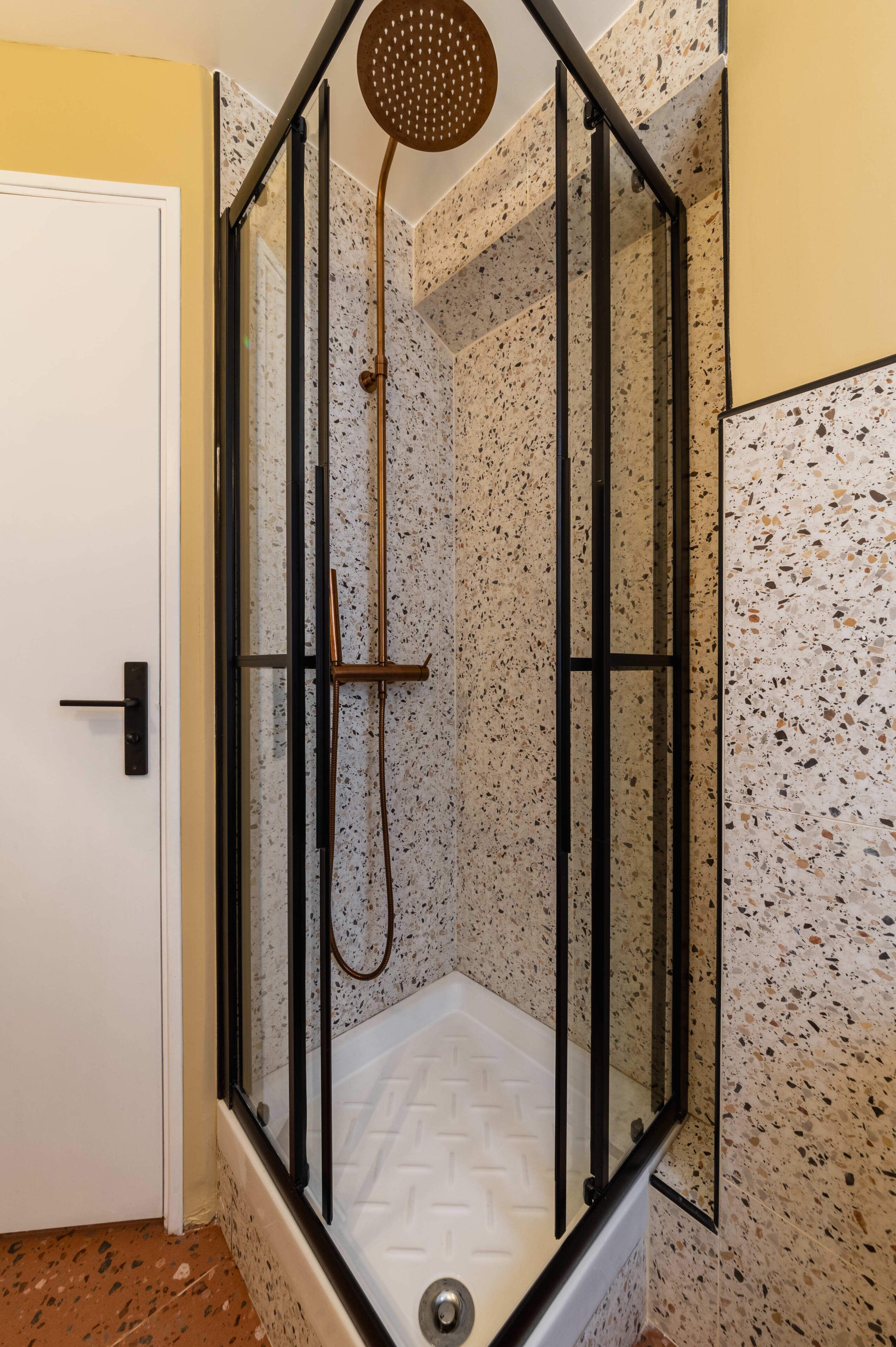 Shower, hair dryer, towels, shampoo