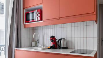 Fridge, microwave, stovetop, coffee/tea maker