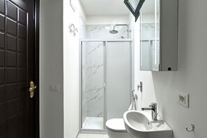 Douche, serviettes fournies