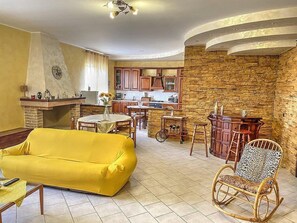 TV - Villa Valente: A welcoming villa situated in the heart of the Molisan countryside, with Free WI-FI. (Petacciato)