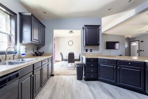 Private kitchen - Hot Tub | Game Room | Fenced Yard | Dog Friendly (Albrightsville)