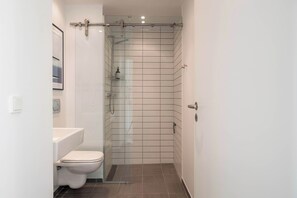 Douche, sèche-cheveux