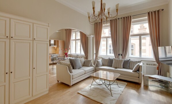 Living area - Beautiful apartment near Charles Bridge (Hlavní mesto Praha)