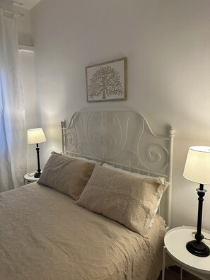 2 bedrooms, desk, iron/ironing board, travel cot - Cozy apartment also suitable for families located in the heart of Palermo  (Palermo)