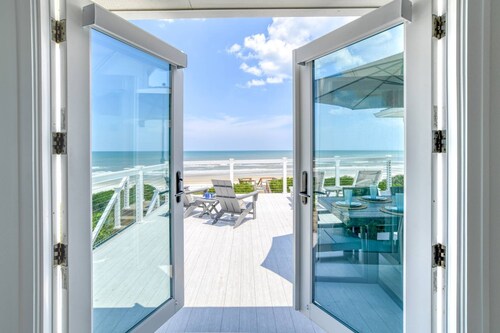 Beachfront Paradise, New Pool and Hot Tub, Private Boardwalk, Six King Suites, $300 in Free Tickets!