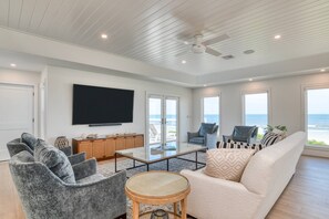 Smart TV, ping pong, books - Beachfront Paradise, New Pool and Hot Tub, Private Boardwalk, Six King Suites, $300 in Free Tickets! (St. Augustine)