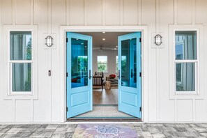 Exterior detail - Beachfront Paradise, New Pool and Hot Tub, Private Boardwalk, Six King Suites, $300 in Free Tickets! (St. Augustine)