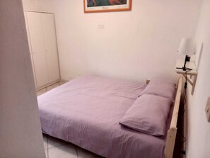 1 bedroom, WiFi, bed sheets