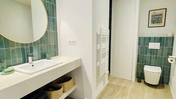 Shower, hair dryer, towels, soap