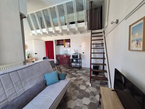 Living area - Rental T1 bis port les Minimes (La Rochelle)