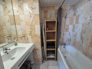 Bathroom - Rental T1 bis port les Minimes (La Rochelle)