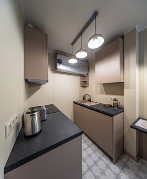 Stovetop - Quiet, peaceful place in the city center with free parking in the yard (Riga)