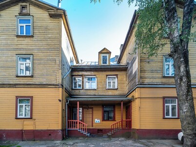 Quiet, peaceful place in the city center with free parking in the yard