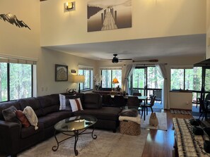 Smart TV, fireplace, DVD player, books - Private Heavenly Valley 3BR/ Hot Tub/ Game Room/Dog Friendly/EV Charger (South Lake Tahoe)