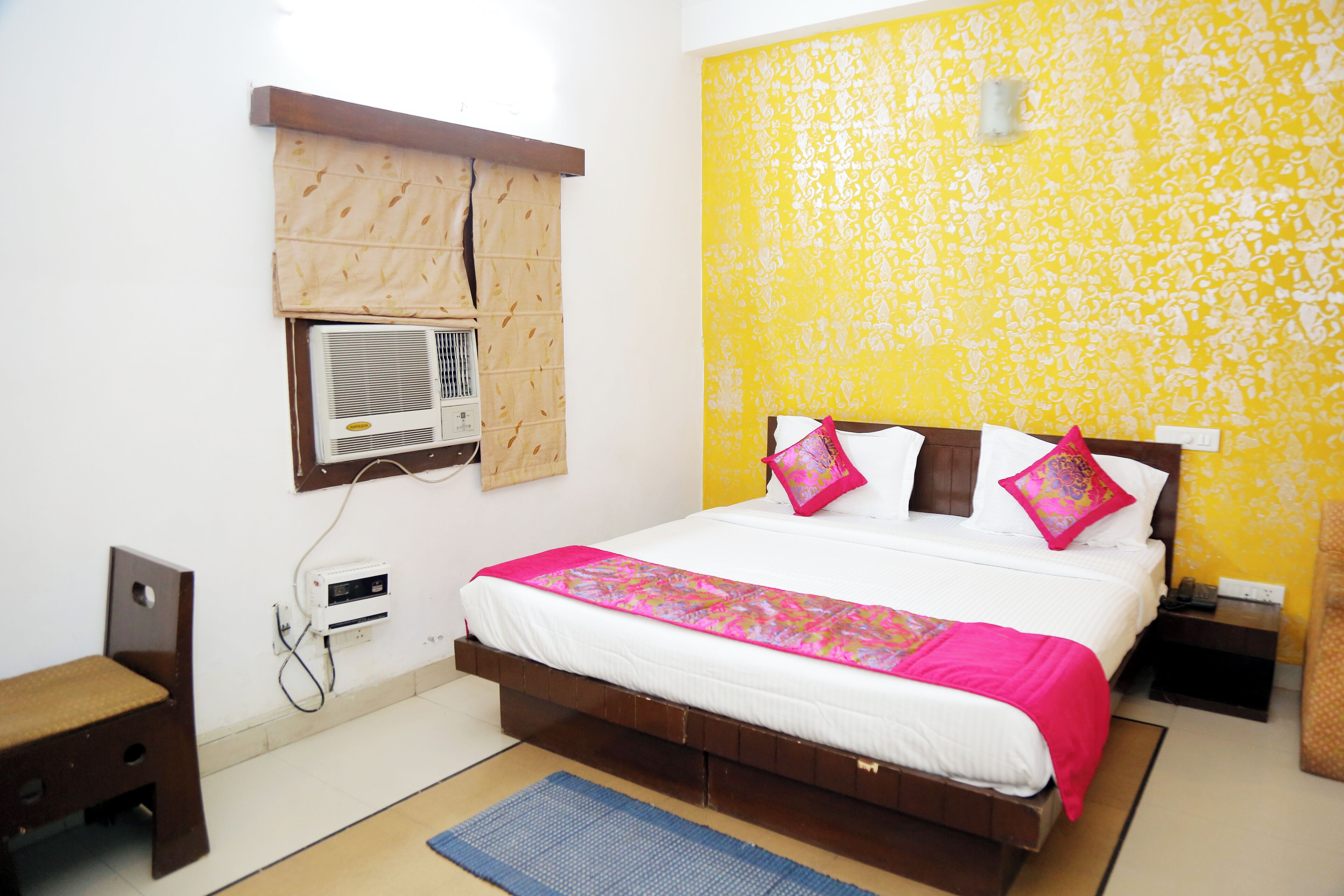1 habitación, tabla de planchar con plancha, wifi y ropa de cama 