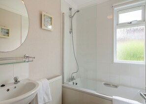 Bathroom - 2 bedroom accommodation in Nr St Austell (Nr St Austell)
