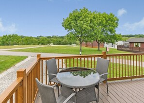 Outdoor dining - 1 bedroom accommodation in Nr St Austell (Nr St Austell)