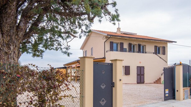 Exterior - Farmhouse in Marche with Pool and Coastal Views (Fermo)