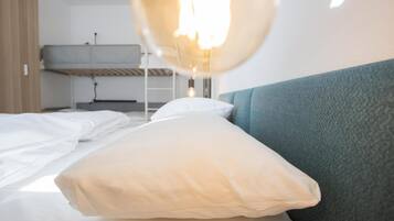 1 bedroom, travel crib, WiFi