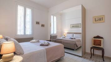 2 chambres, fer et planche Ă  repasser, Wi-Fi gratuit, draps fournis