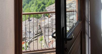 Two-story house, animals welcome, in the heart of the Occitan village.