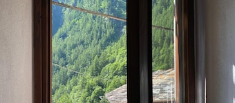 Two-story house, animals welcome, in the heart of the Occitan village.