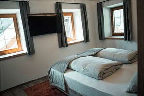 2 habitaciones, caja de seguridad en la habitación y cuna de viaje