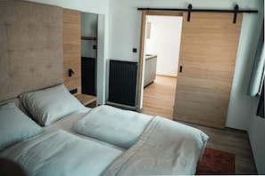 2 bedrooms, in-room safe, travel cot, WiFi