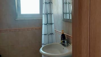 Panoramic Apartment, Sea View | Bathroom | Shower, towels