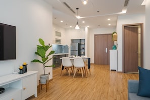 Luxury Apartment, 2 Bedrooms, Balcony, City View | Private kitchen | Fridge, microwave, oven, stovetop