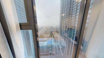 2 habitaciones, caja de seguridad en la habitación y escritorio