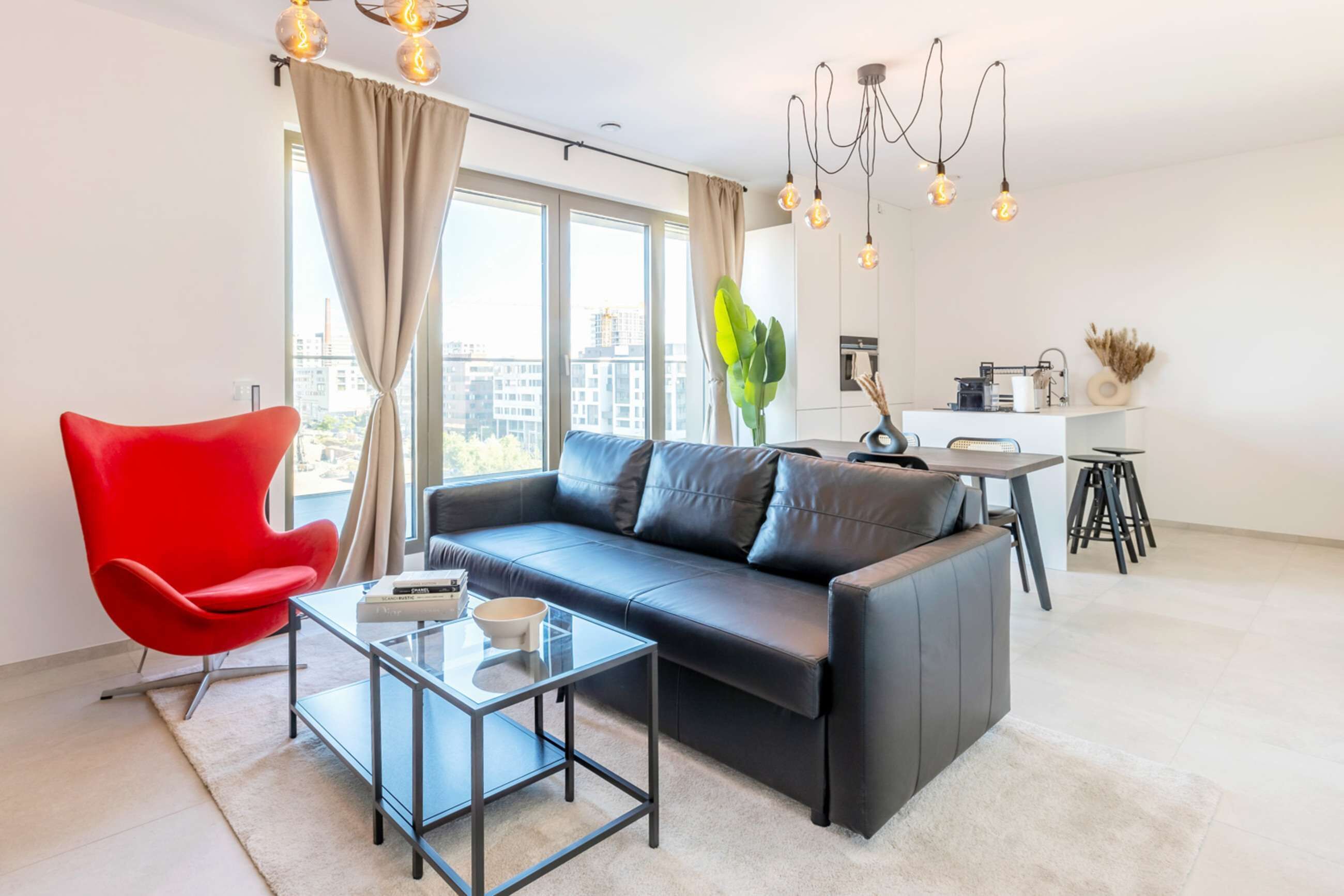 Televisión y oficina 