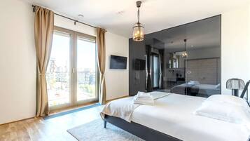 1 bedroom, desk, iron/ironing board, WiFi