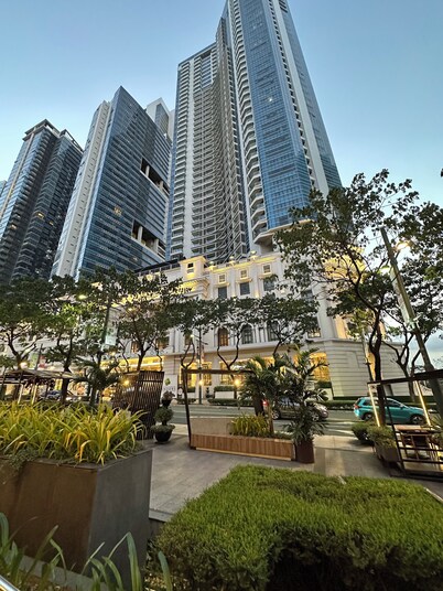 Cityscape Gem: Prime 3BR on the 7th in BGC!