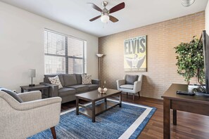 Téléviseur, bureau