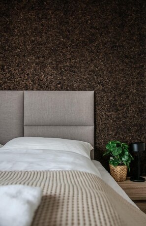 Bed - Frost Apartments - Economy Studio (Reykjavík)