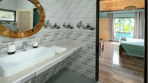 Comfort-Villa, 3 Schlafzimmer, eingeschränkter Meerblick | Badezimmer