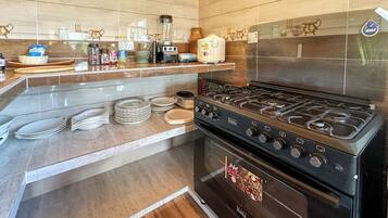 Comfort Villa, 3 Bedrooms, Partial Ocean View | Private kitchen | Full-size fridge, microwave, oven, stovetop