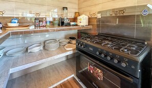 Comfort-Villa, 3 Schlafzimmer, eingeschränkter Meerblick | Eigene Küche | Großer Kühlschrank, Mikrowelle, Ofen, Herdplatte