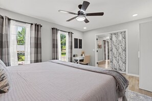 6 bedrooms, desk, iron/ironing board, free WiFi