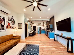 Smart TV - Granite Butte is part of the Litch Hotel: fully equipped,Luxury vacation rental condos (Enterprise)