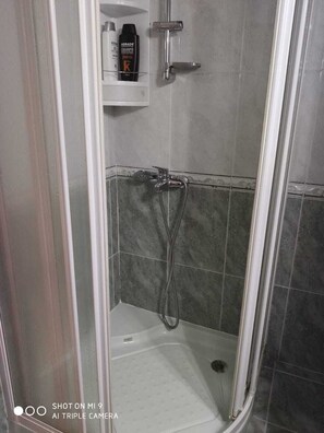 Dusch, bidé, handdukar och tvål