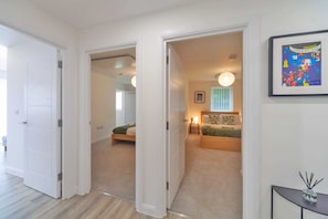 2 bedrooms, desk, iron/ironing board, WiFi - Fantastic 2 Bedroom Apartment in Ashford (Ashford)