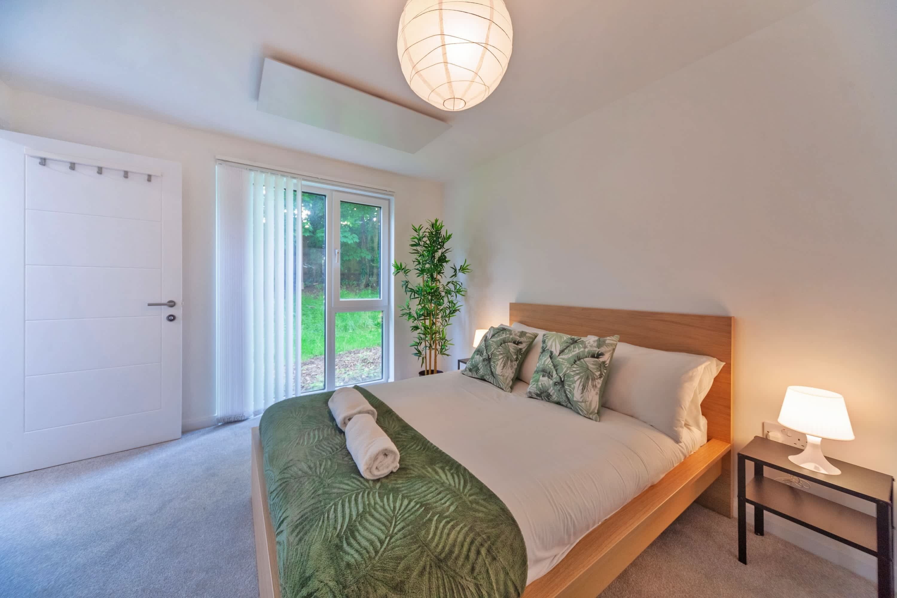 2 bedrooms, desk, iron/ironing board, WiFi