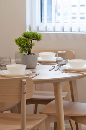 Dining - Fantastic 2 Bedroom Apartment in Ashford (Ashford)