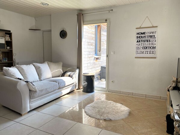 TV - De bric et de broc: house 100m from the beach (Asnelles)