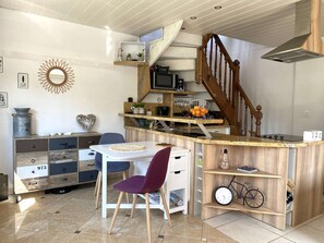 Dining - De bric et de broc: house 100m from the beach (Asnelles)